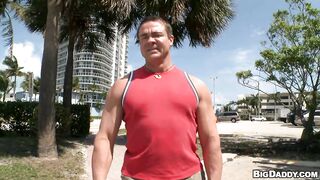 Body Builder VS 14 Inch Dick